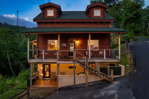 2920 Joyner Hills Ln, Sevierville, TN 37876