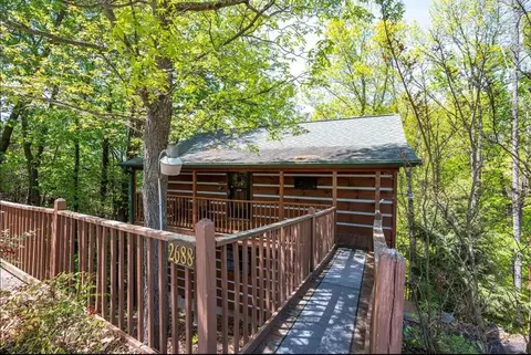 2688 Valley Heights Dr, Pigeon Forge, TN 37863
