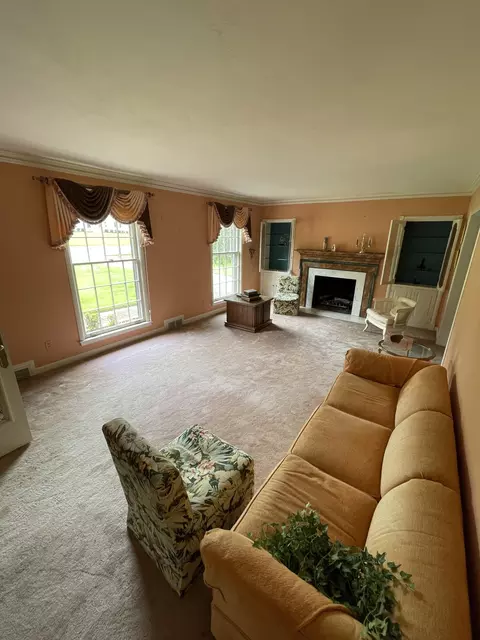 5534 Walnut Grove Rd, Memphis, TN 38120