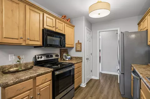 Kitchen - 2012 Patrick Way, Spring Hill, TN 37174 photo 3 of 3