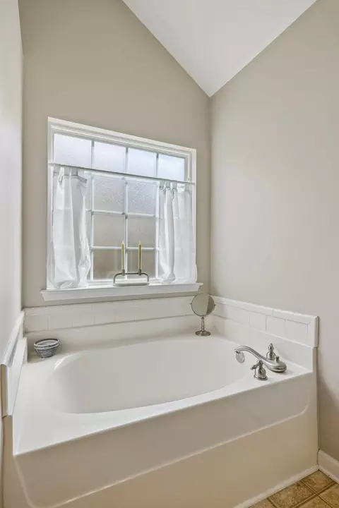Bath - 2012 Patrick Way, Spring Hill, TN 37174 photo 2 of 4