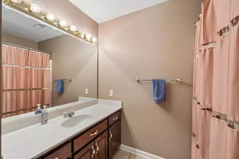 Bath - 2926 Vine Dr, Dalton, GA 30721 photo 4 of 4