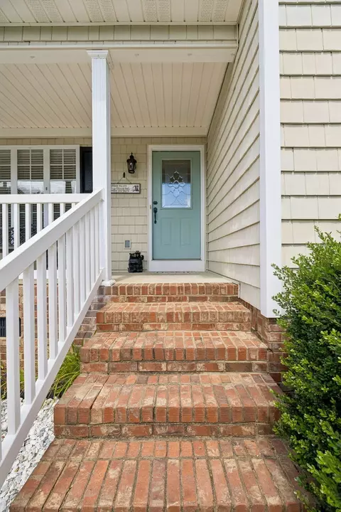 Exterior - 2926 Vine Dr, Dalton, GA 30721 photo 3 of 9
