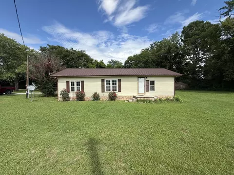 Exterior - 990 Rutledge Ford Rd, Decherd, TN 37324 photo 2 of 17