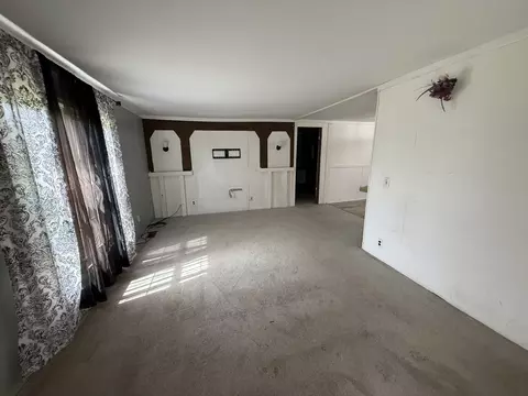 Living - 990 Rutledge Ford Rd, Decherd, TN 37324 photo 2 of 6