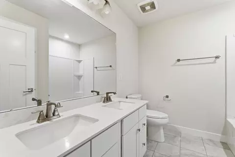 Bath - 2943 Kellner Dr, Murfreesboro, TN 37128 photo 3 of 4