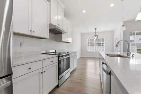 Kitchen - 2943 Kellner Dr, Murfreesboro, TN 37128 photo 5 of 6