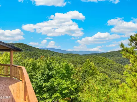 3219 Grouse Ridge Ln, Sevierville, TN 37862