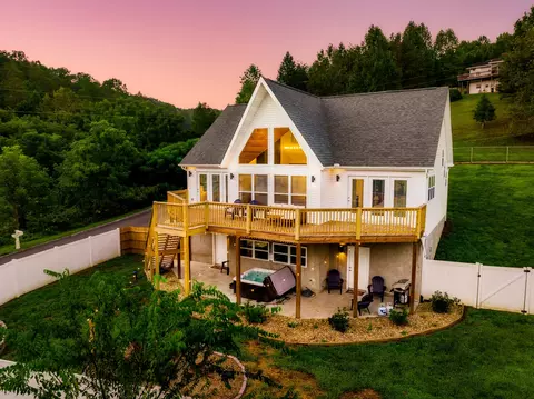 3885 Katelyns Ln, Sevierville, TN 37876