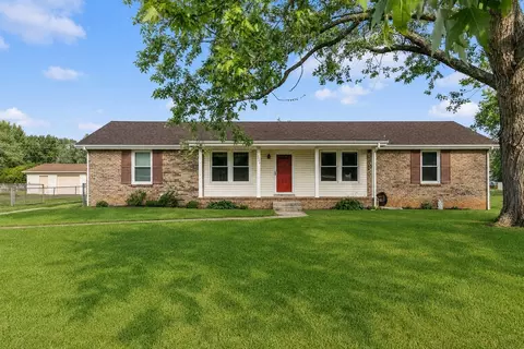 2233 Robin Dr, Clarksville, TN 37042