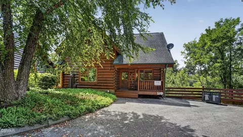 1123 Towering Oaks Dr, Sevierville, TN 37876