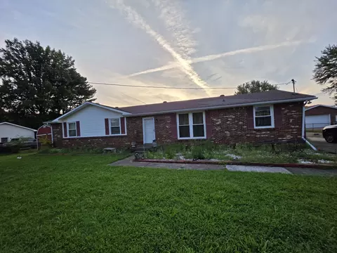 2240 Robin Dr, Clarksville, TN 37042