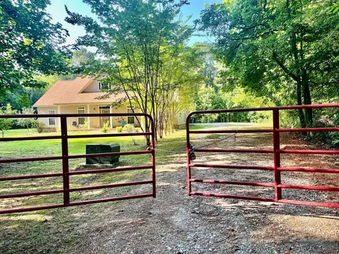 1408 Shady Grove Rd, Russellville, AL 35653