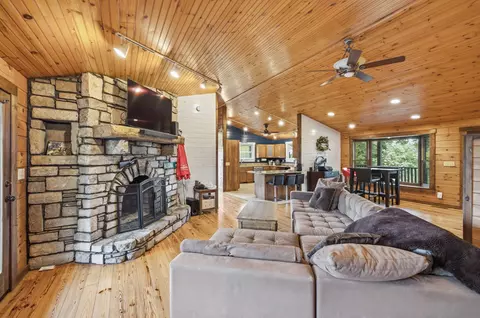 Living - 2425 Allisona Rd, Eagleville, TN 37060 photo 3 of 3