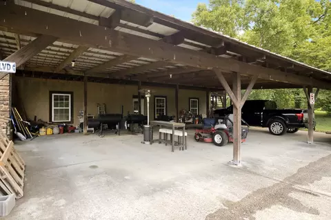 Exterior - 2425 Allisona Rd, Eagleville, TN 37060 photo 3 of 6