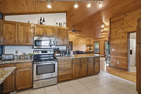Kitchen - 2425 Allisona Rd, Eagleville, TN 37060 photo 3 of 3
