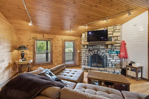 Living - 2425 Allisona Rd, Eagleville, TN 37060 photo 2 of 3