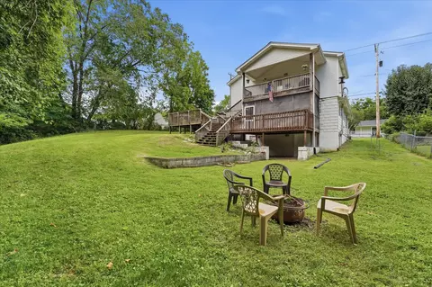 Exterior - 214 Cullum Ave, Dickson, TN 37055 photo 15 of 17