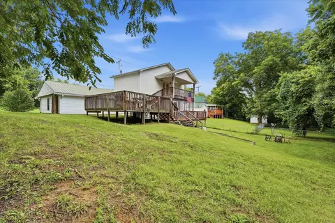 Exterior - 214 Cullum Ave, Dickson, TN 37055 photo 14 of 17