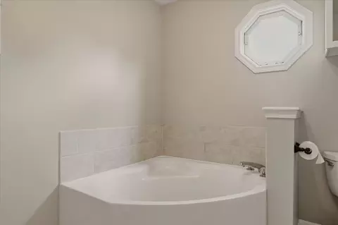 Bath - 214 Cullum Ave, Dickson, TN 37055 photo 5 of 5