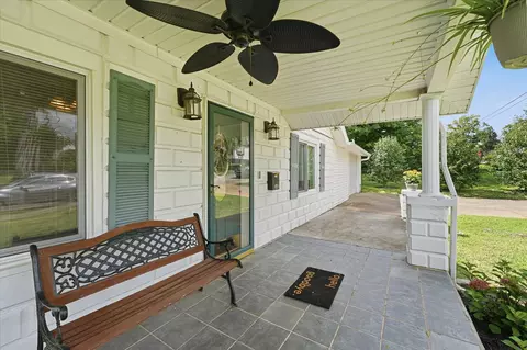 Exterior - 214 Cullum Ave, Dickson, TN 37055 photo 5 of 17