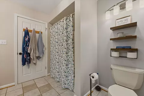 Bath - 214 Cullum Ave, Dickson, TN 37055 photo 1 of 5