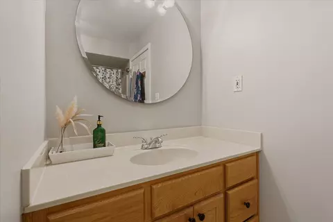 Bath - 214 Cullum Ave, Dickson, TN 37055 photo 2 of 5