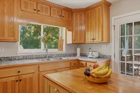Kitchen - 214 Cullum Ave, Dickson, TN 37055 photo 5 of 6