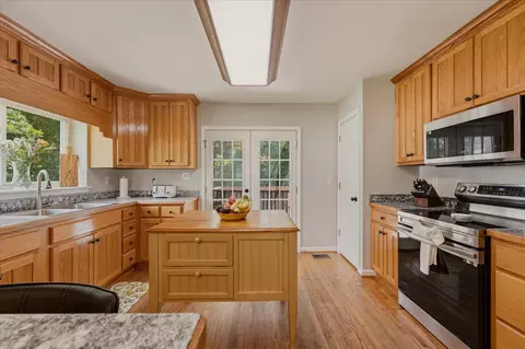 Kitchen - 214 Cullum Ave, Dickson, TN 37055 photo 3 of 6