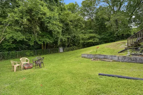 Exterior - 214 Cullum Ave, Dickson, TN 37055 photo 16 of 17