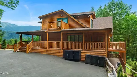 556 Thissa Way, Gatlinburg, TN 37738