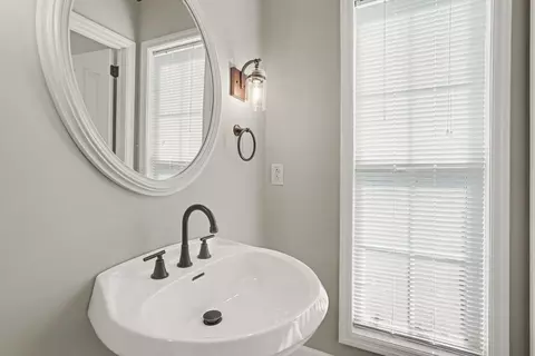 Bath - 108 Brookview Ct, Springfield, TN 37172 photo 1 of 4