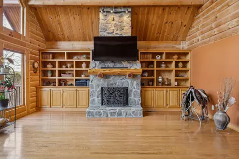 Living - 20151 Ben Fly Rd, Lyles, TN 37098 photo 5 of 12