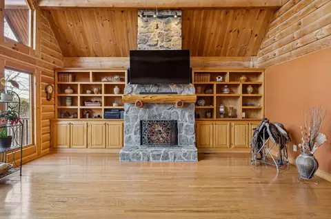 Living - 20151 Ben Fly Rd, Lyles, TN 37098 photo 3 of 12