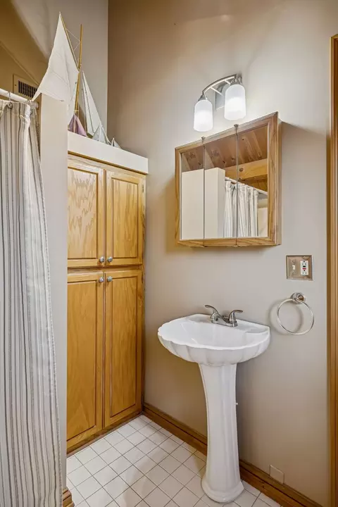 Bath - 20151 Ben Fly Rd, Lyles, TN 37098 photo 3 of 4