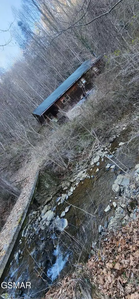 4246 Birds Creek Rd, Sevierville, TN 37876