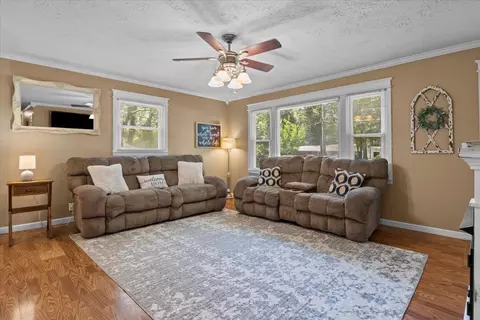 Living - 353 Powers Blvd, Waverly, TN 37185 photo 1 of 2