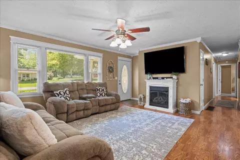 Living - 353 Powers Blvd, Waverly, TN 37185 photo 2 of 2