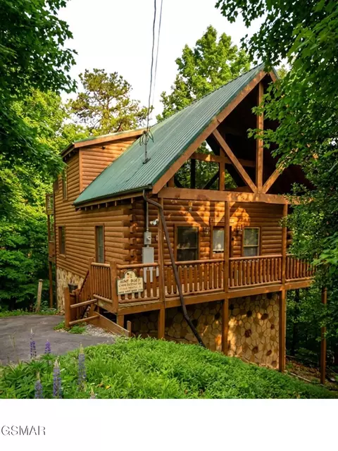 1724 Azalea Cir, Sevierville, TN 37876