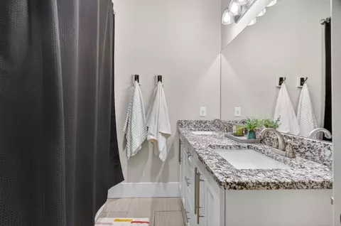 Bath - 813 5th Ave E, Springfield, TN 37172 photo 2 of 2