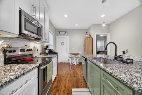 Kitchen - 813 5th Ave E, Springfield, TN 37172 photo 2 of 5