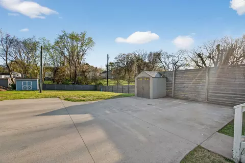 Exterior - 813 5th Ave E, Springfield, TN 37172 photo 6 of 14