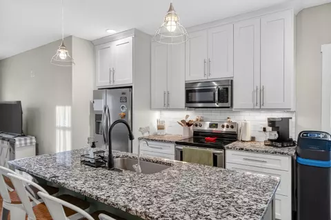 Kitchen - 813 5th Ave E, Springfield, TN 37172 photo 3 of 5