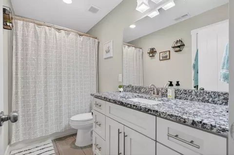 Bath - 813 5th Ave E, Springfield, TN 37172 photo 1 of 2