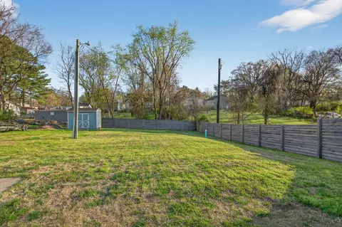 Exterior - 813 5th Ave E, Springfield, TN 37172 photo 5 of 14