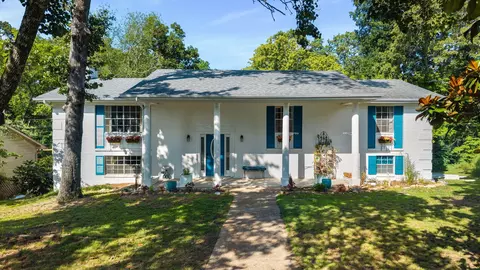 4825 Montcrest Dr, Chattanooga, TN 37416
