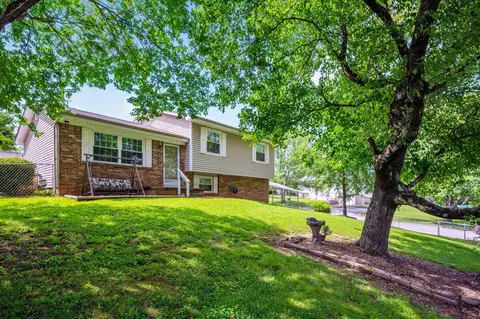8979 Hensley Rd, Hixson, TN 37343