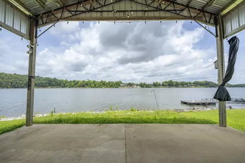987 River Front Dr, Clifton, TN 38425