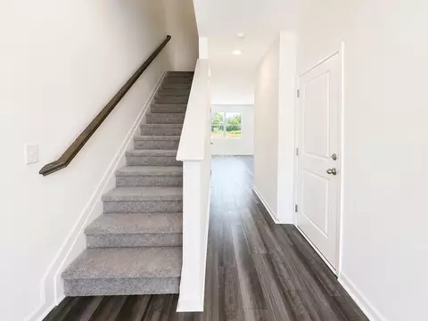 Entry Way - 218 Darlington Dr, Dickson, TN 37055 photo 3 of 6