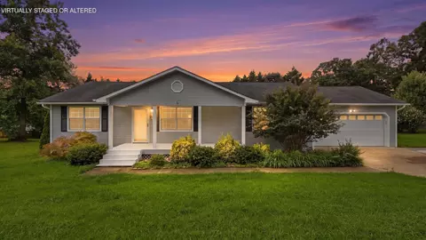 438 Fallen Leaf Dr, Soddy Daisy, TN 37379